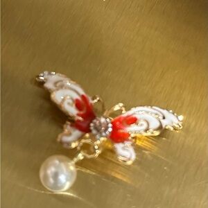 🎁🎉BLACK FRIDAY DEALS Chic Butterfly Brooch with Pearl Detail